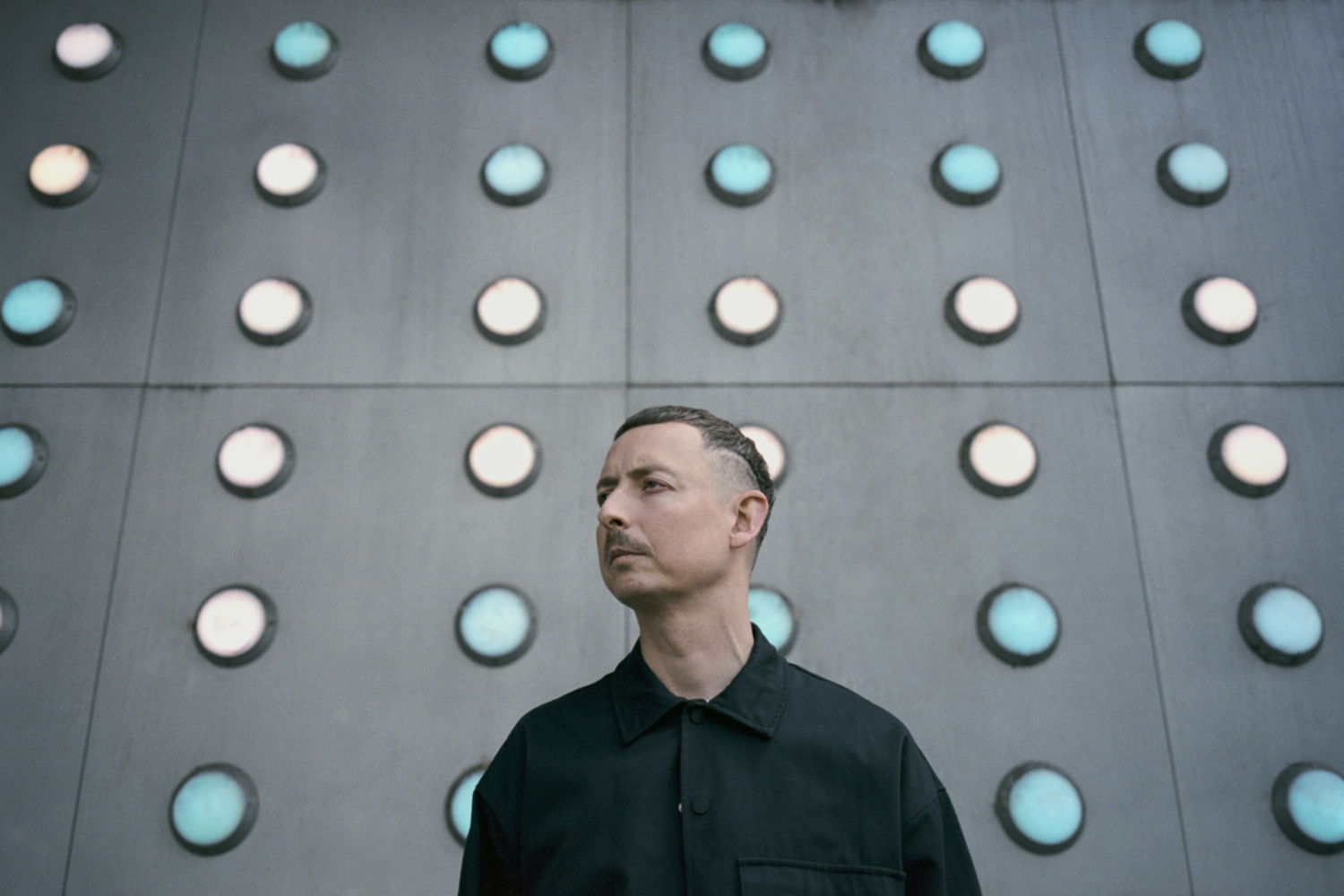 JAMESHURR_Press_2407_HighResScan_RAW_06_36_DK_WEB